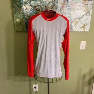 Nike baseball shirt in size L.